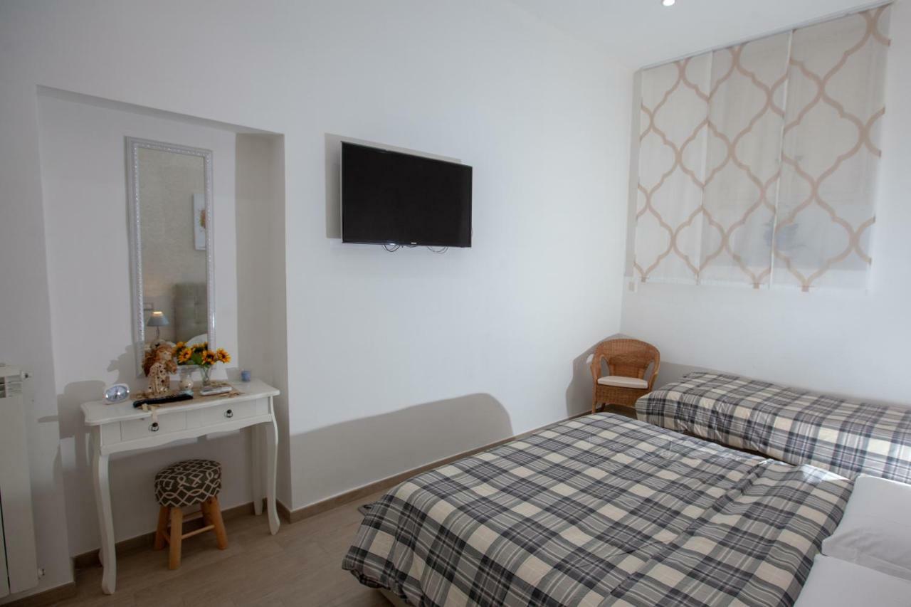 Garibaldi House Apartment เนเปิลส์ ภายนอก รูปภาพ